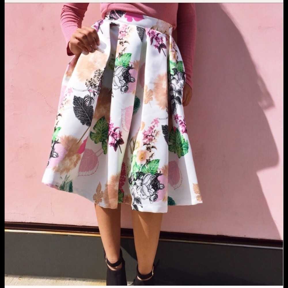 FIRM‼️Gorgeous Fall Leaf Midi Skirt - Picture 1 of 3